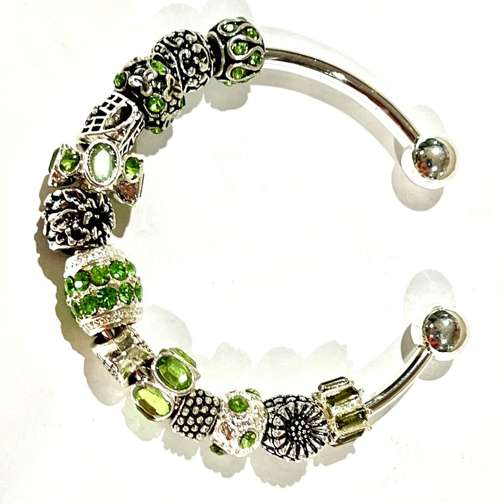 GREEN EUROPEAN BANGLE BRACELET